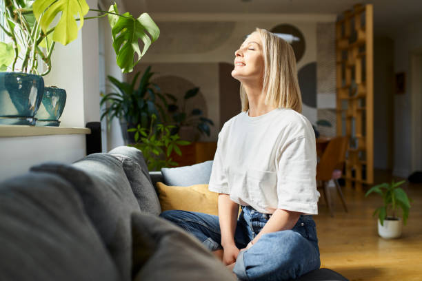 Juste avant de commencer la journée, prenez 5 minutes pour pratiquer la sophrologie seul